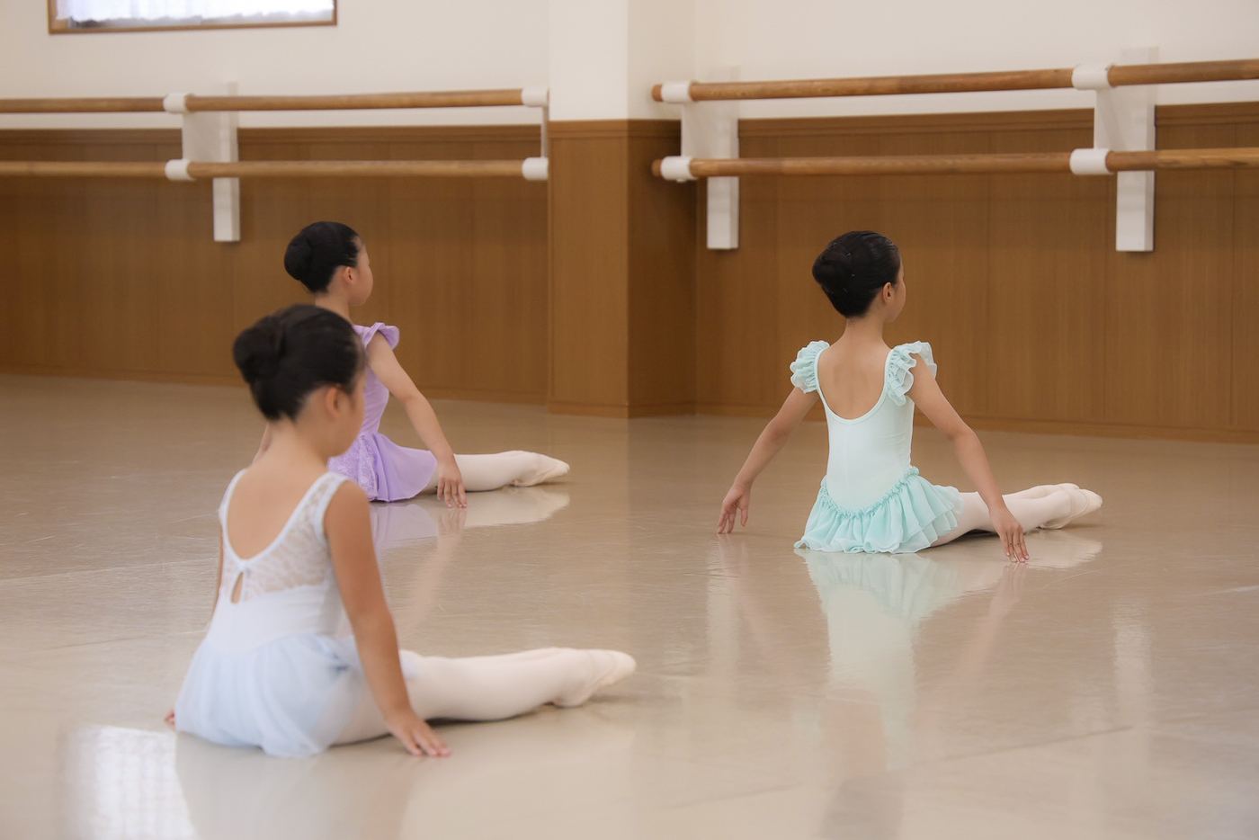 小柴葉朕バレエスクールのレッスンの様子
